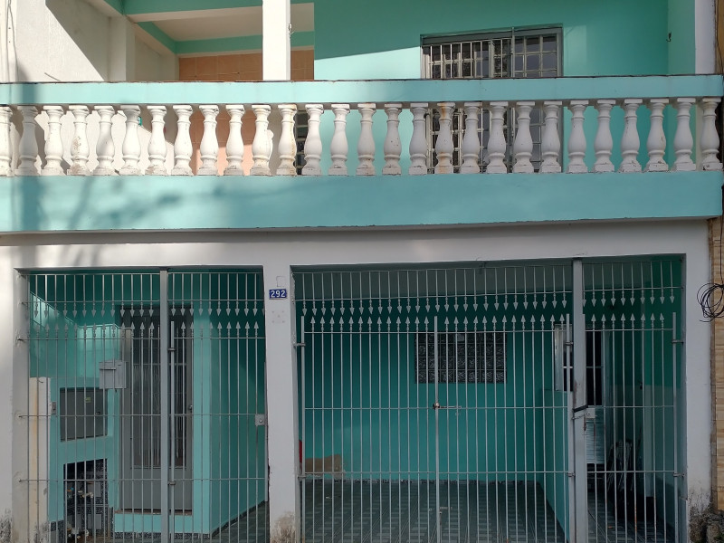 CASA ASSOBRADADA À VENDA PARQUE CARMO